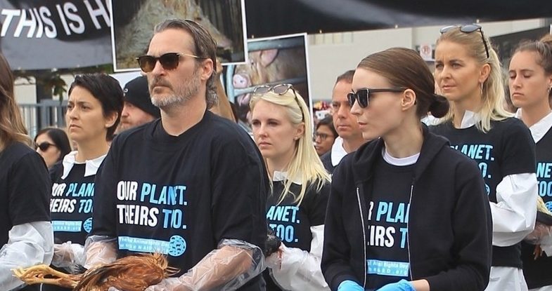 Joaquin Phoenix e Rooney Mara escrevem matéria para o Washington Post