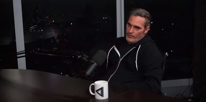 Joaquin Phoenix participa do LaunchLeft com Rain e Summer!