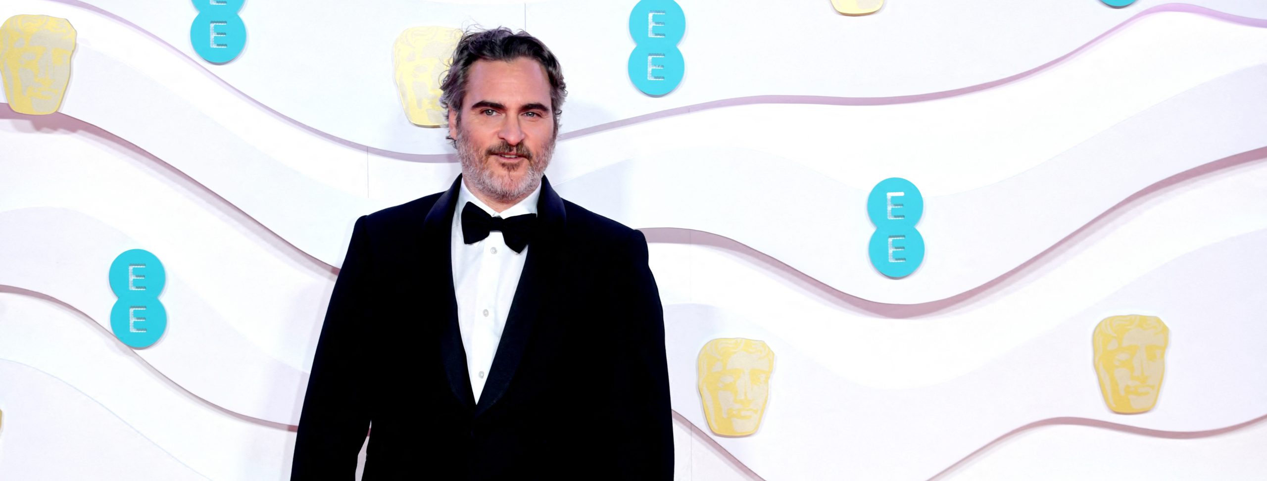 Fotos e discurso legendado: Joaquin e ‘Coringa’ são premiados no BAFTA!