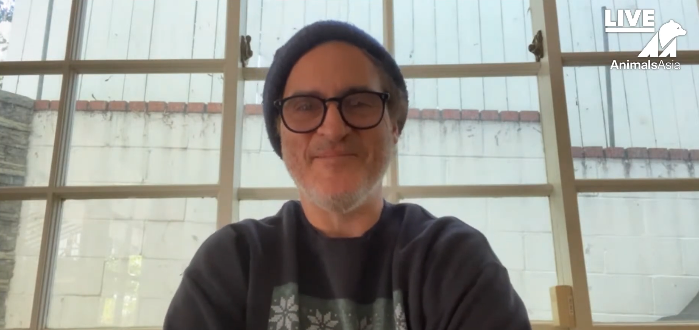 Vídeo: Joaquin Phoenix envia apoio para o evento ‘No Bear Left Behind’!
