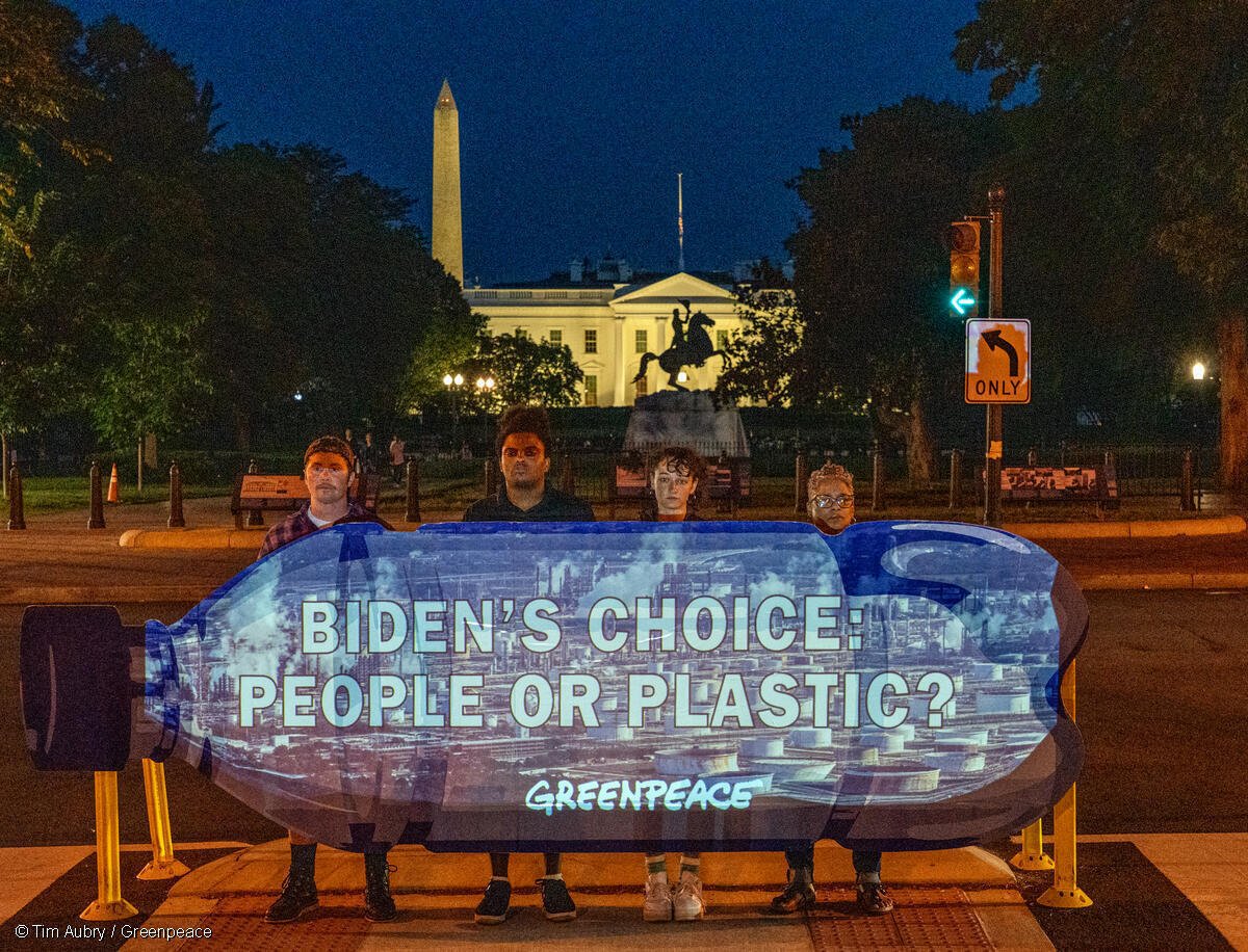 Joaquin Phoenix e outras celebridades pedem que o governo Biden apoie um forte tratado de plásticos