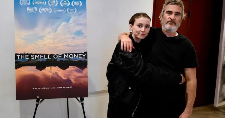 Joaquin e Rooney participam de exibição do doc “The Smell of Money” em LA!
