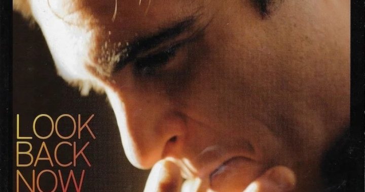 Revisite a entrevista de capa da Dazed de 2008 de Joaquin Phoenix em seu 50º aniversário!