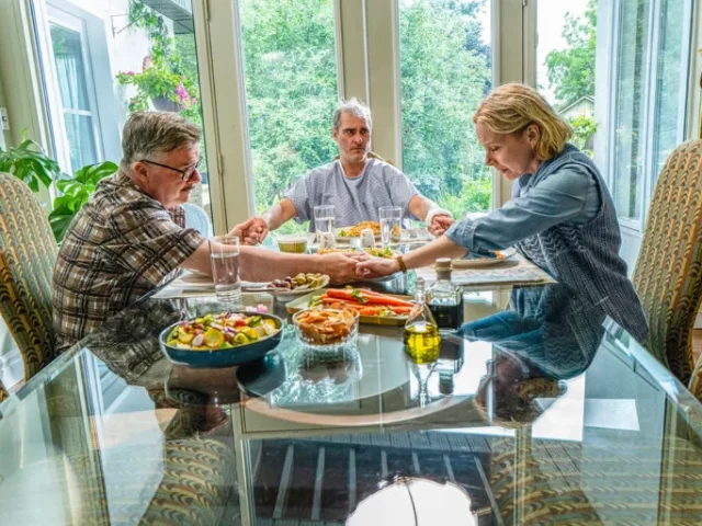 Nathan Lane lembra de ajudar Joaquin Phoenix depois que ele ficou muito intenso em ‘Beau Tem Medo’