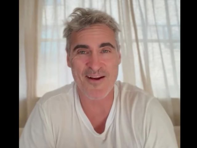 Joaquin Phoenix envia mensagem aos recém-formados da New Roots Institute