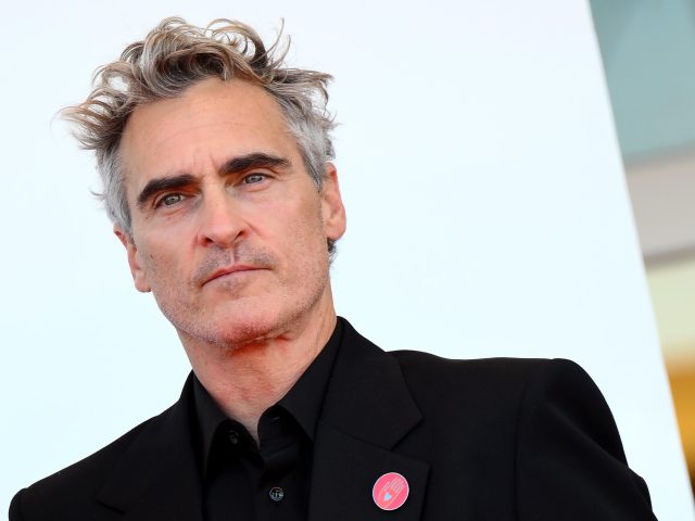 Joaquin Phoenix e mais de mil nomes de Hollywood se opõem ao acordo Paramount-Warner em carta aberta!