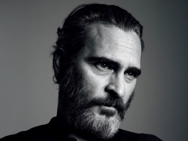 Joaquin Phoenix fala sobre a crise de saúde mental oculta dentro das fazendas industriais (via Variety)